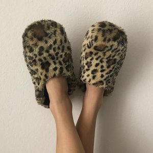 🐆 animal print cozy slippers